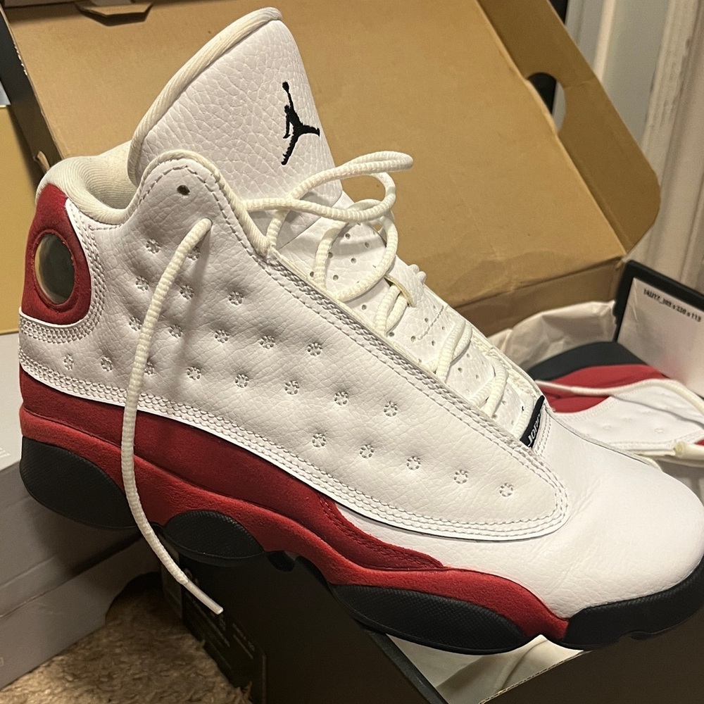 LIKE NEW Air Jordan 13 Classic 2017 edition red & white